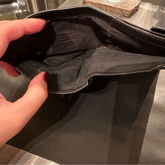 Vintage Prada Bi-Fold Saffiano Women’s Black Leather/Nylon Wallet (Model M172) - Picture 8 of 11